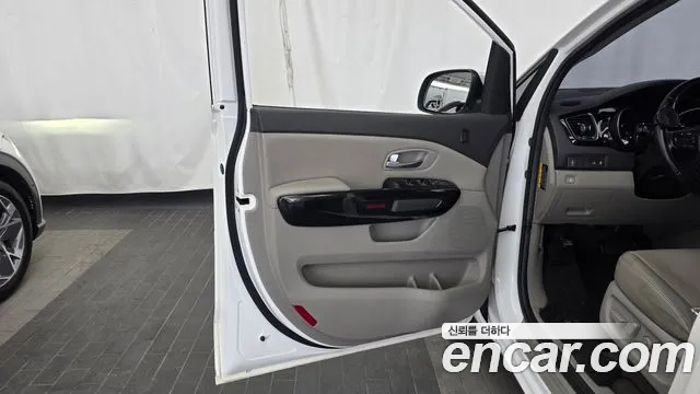 Kia Carnival 2014 thumb 8