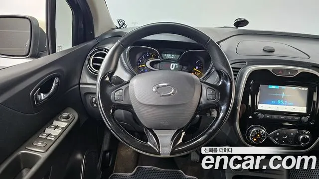 Renault QM3 2015 thumb 11