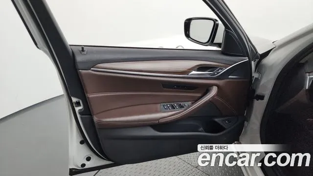 BMW 5 серии 2018 thumb 8