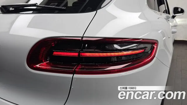 Porsche Macan 2018 thumb 3