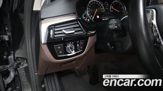 BMW 5 серии 2018 thumb 10