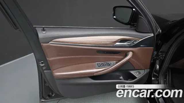 BMW 5 серии 2018 thumb 5