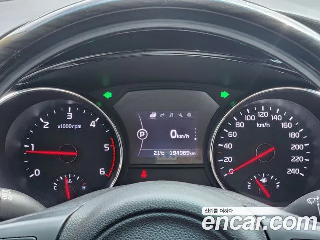 Kia Carnival 2015 thumb 2