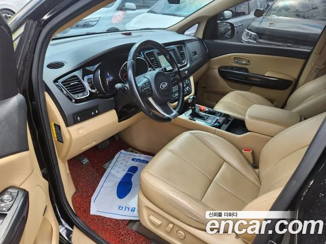 Kia Carnival 2015 thumb 11