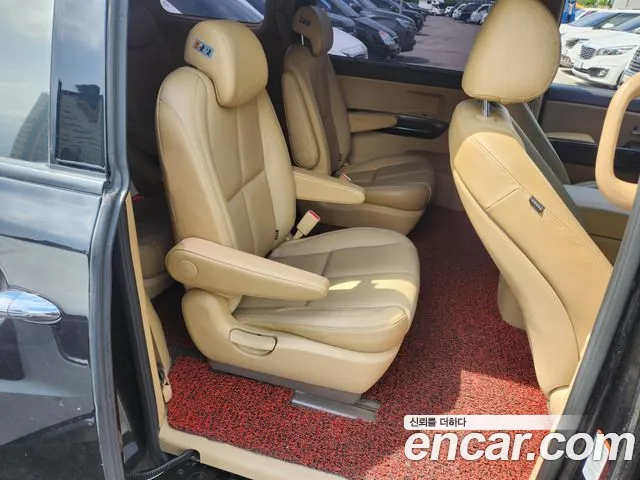 Kia Carnival 2015 thumb 5