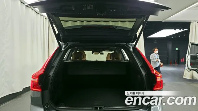 Volvo XC60 2018 thumb 6
