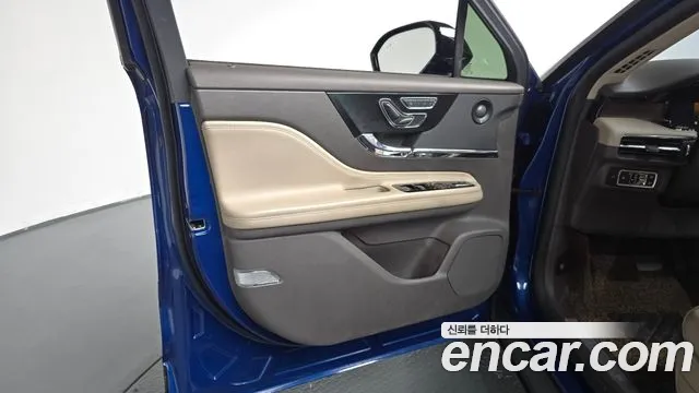 Lincoln Corsair 2021 thumb 11