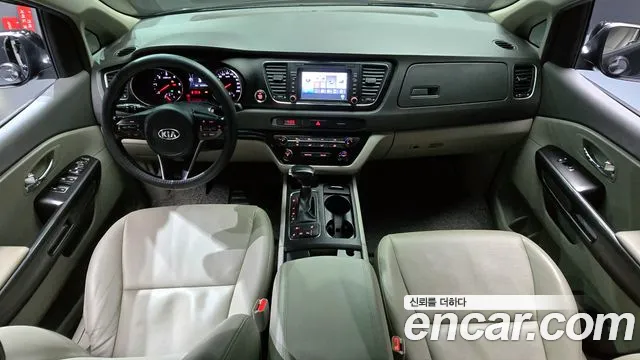 Kia Carnival 2017 thumb 2