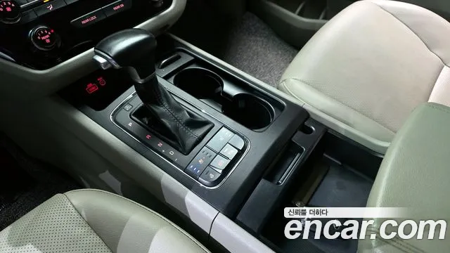 Kia Carnival 2017 thumb 4