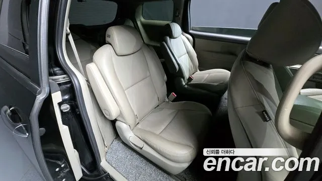 Kia Carnival 2017 thumb 6