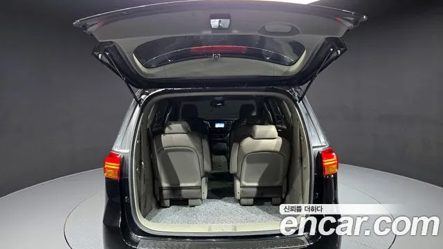 Kia Carnival 2017 thumb 12