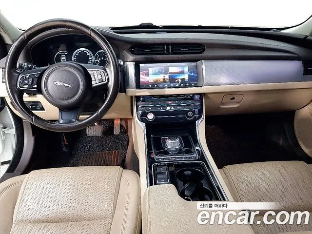 Jaguar XF 2016 thumb 3