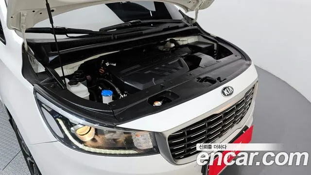 Kia Carnival 2018 thumb 3