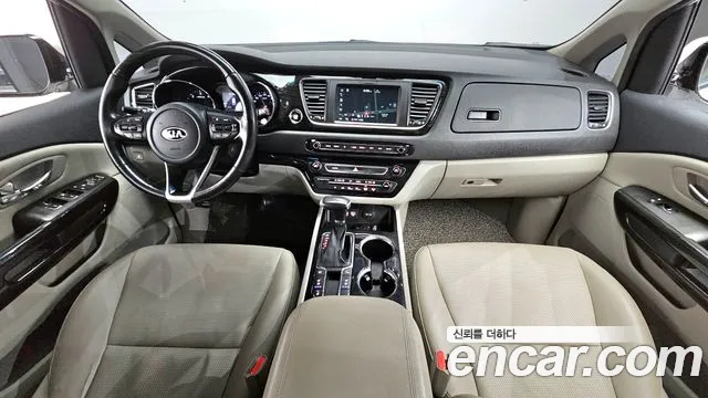 Kia Carnival 2018 thumb 2