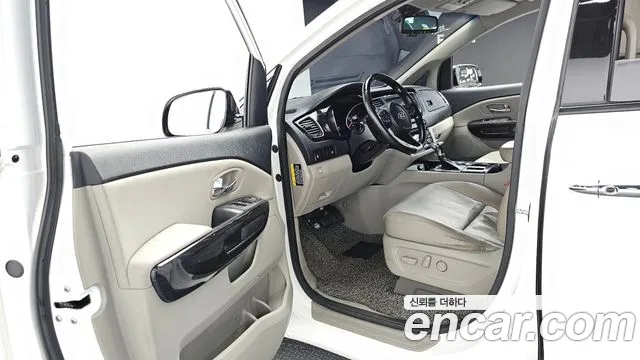 Kia Carnival 2018 thumb 12