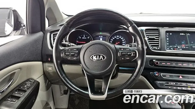 Kia Carnival 2018 thumb 10