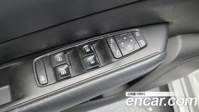 Renault SM6 2017 thumb 12