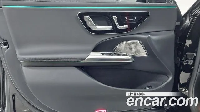 Mercedes-Benz E-Class 2025 thumb 3