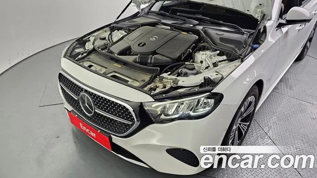 Mercedes-Benz E-Class 2024 thumb 4