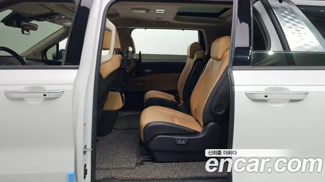 Kia Carnival 2021 thumb 8