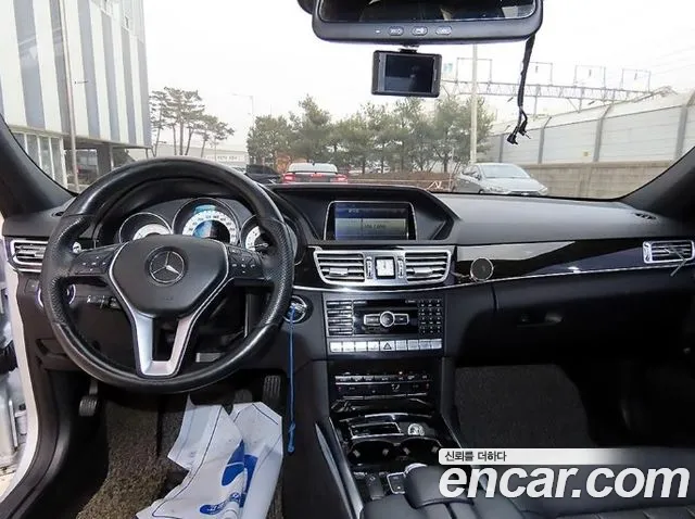 Mercedes-Benz E-Class 2014 thumb 11