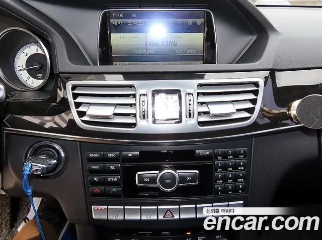 Mercedes-Benz E-Class 2014 thumb 8