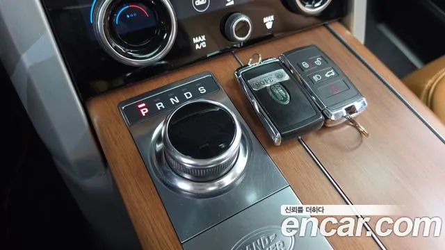 Land Rover Range Rover 2019 thumb 11
