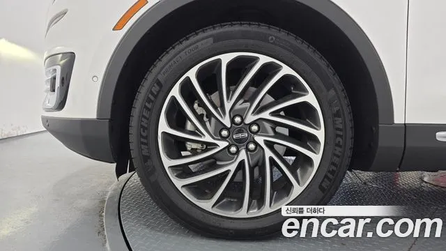 Lincoln Nautilus 2019 thumb 4