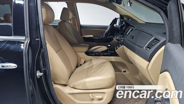 Kia Carnival 2018 thumb 5