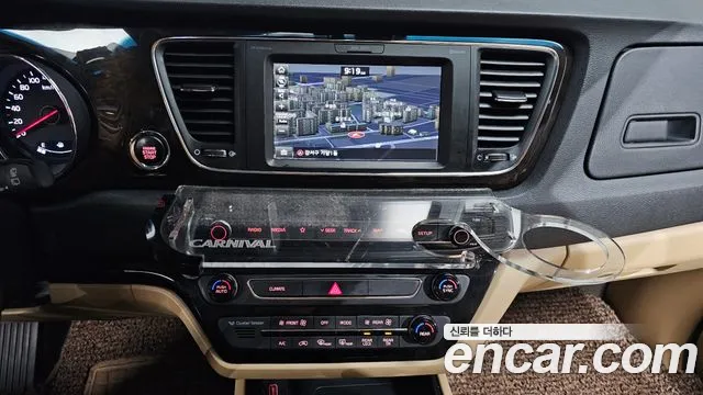 Kia Carnival 2018 thumb 2