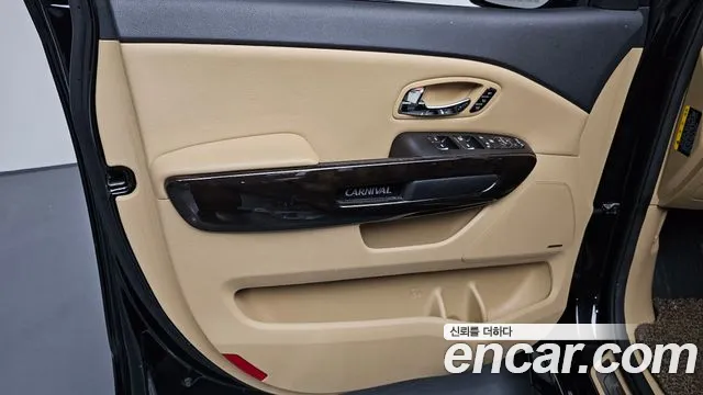 Kia Carnival 2018 thumb 10