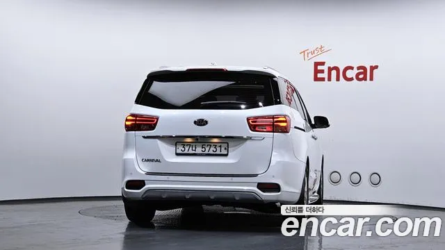 Kia Carnival 2019 thumb 3