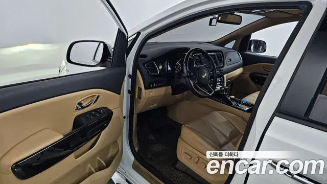 Kia Carnival 2019 thumb 10