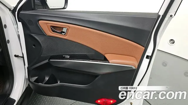 KGM TIBOLI 2018 thumb 4