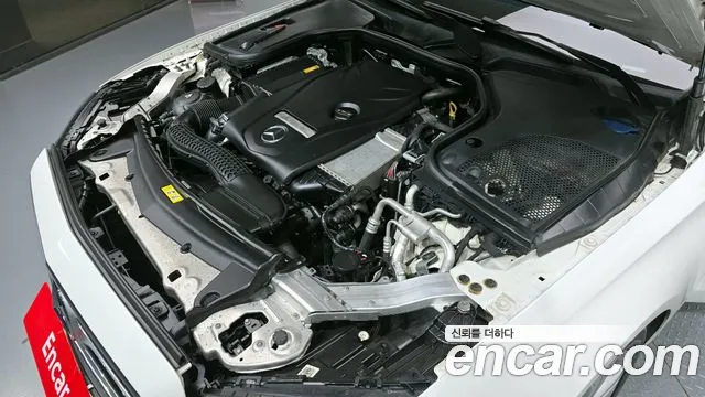 Mercedes-Benz E-Class 2018 thumb 7