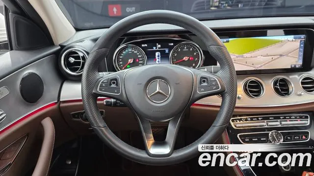 Mercedes-Benz E-Class 2018 thumb 2