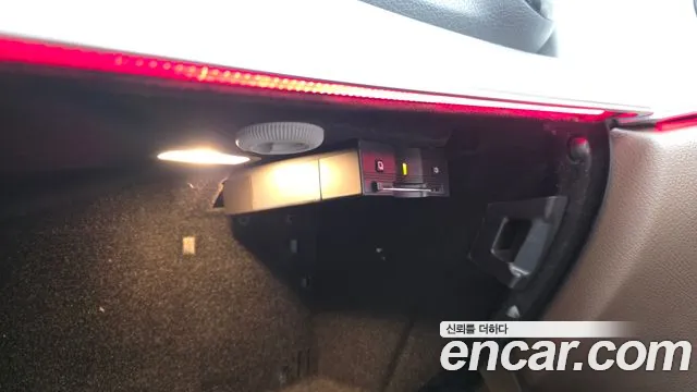 Mercedes-Benz E-Class 2018 thumb 10
