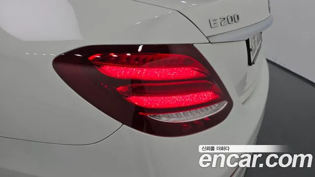 Mercedes-Benz E-Class 2018 thumb 9