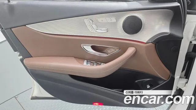 Mercedes-Benz E-Class 2018 thumb 11
