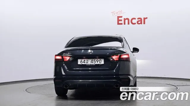Nissan Altima 2019 thumb 3