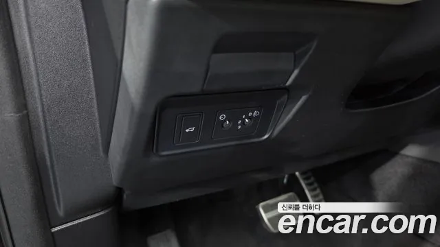 Land Rover Discovery Sport 2025 thumb 11