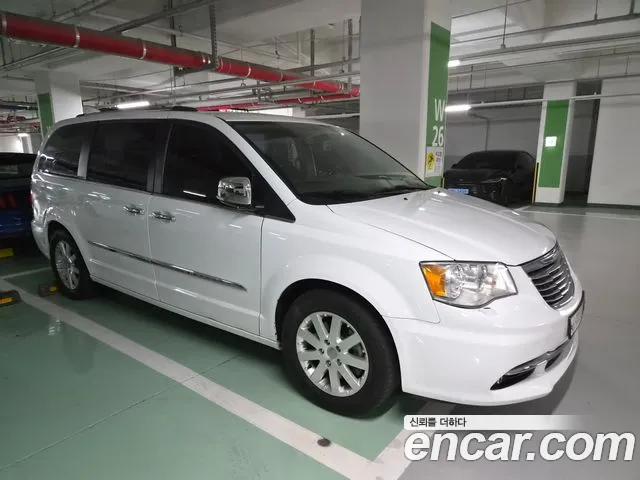 Chrysler Grand Voyager 2014 thumb 5