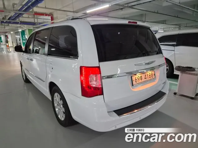 Chrysler Grand Voyager 2014 thumb 6