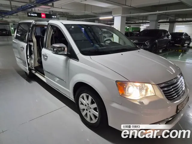 Chrysler Grand Voyager 2014 thumb 7