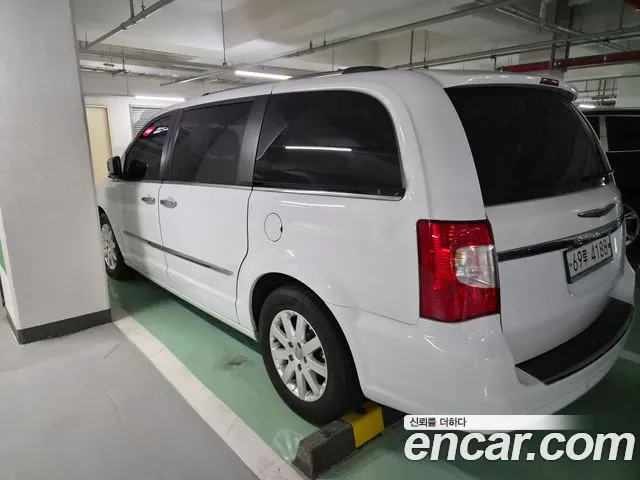 Chrysler Grand Voyager 2014 thumb 9