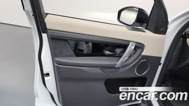 Land Rover Discovery Sport 2025 thumb 4