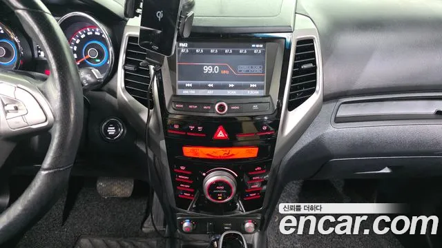 KGM Tivoli 2015 thumb 9
