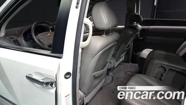 Kia Canival 2013 thumb 8
