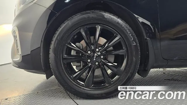 Kia Carnival 2019 thumb 2