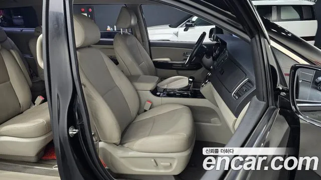 Kia Carnival 2019 thumb 5